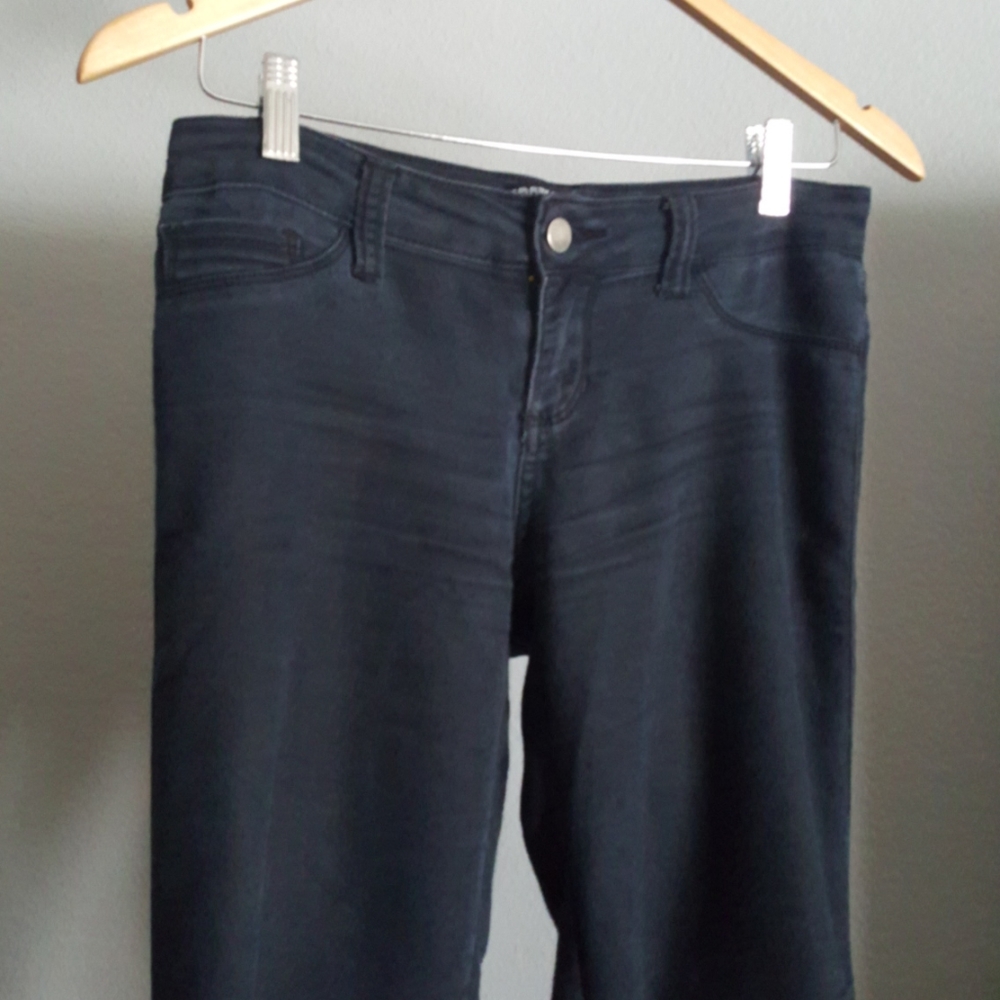 Lipstick, Black Skinny Pants / Jeans